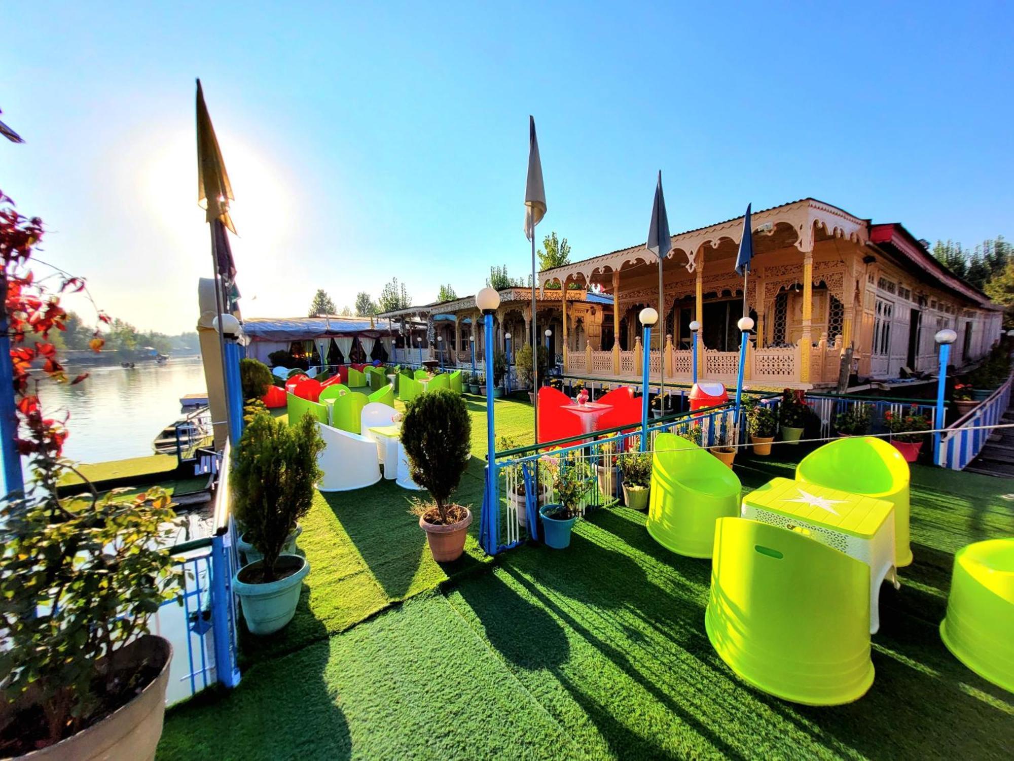 Aziz Palace Group Of Houseboats Srinagar  Exterior photo