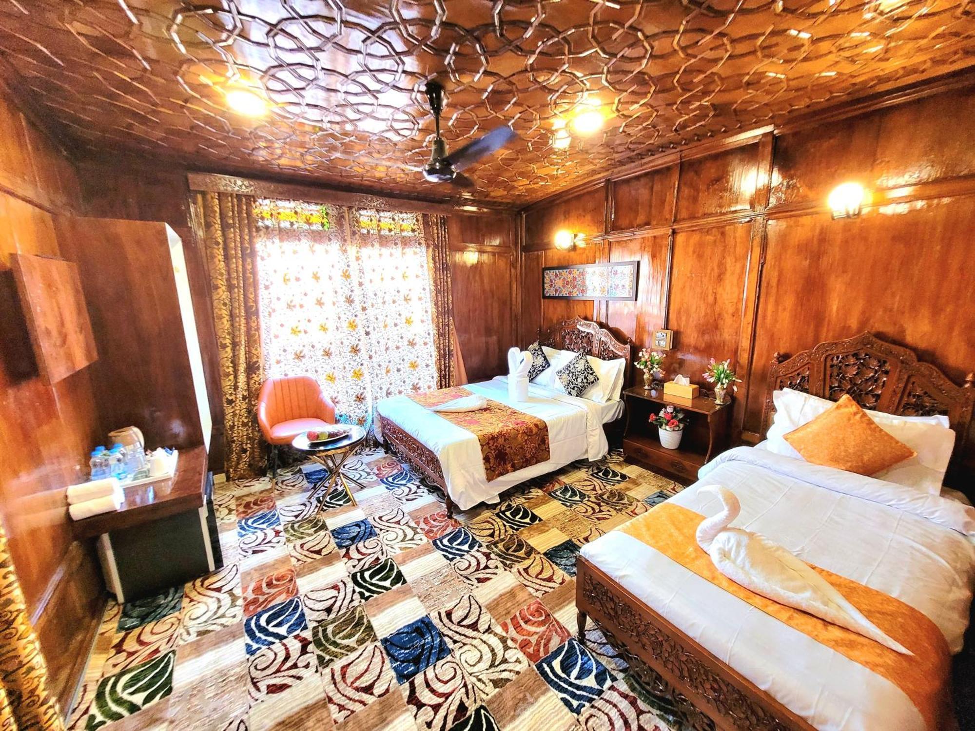 Aziz Palace Group Of Houseboats Srinagar  Exterior photo