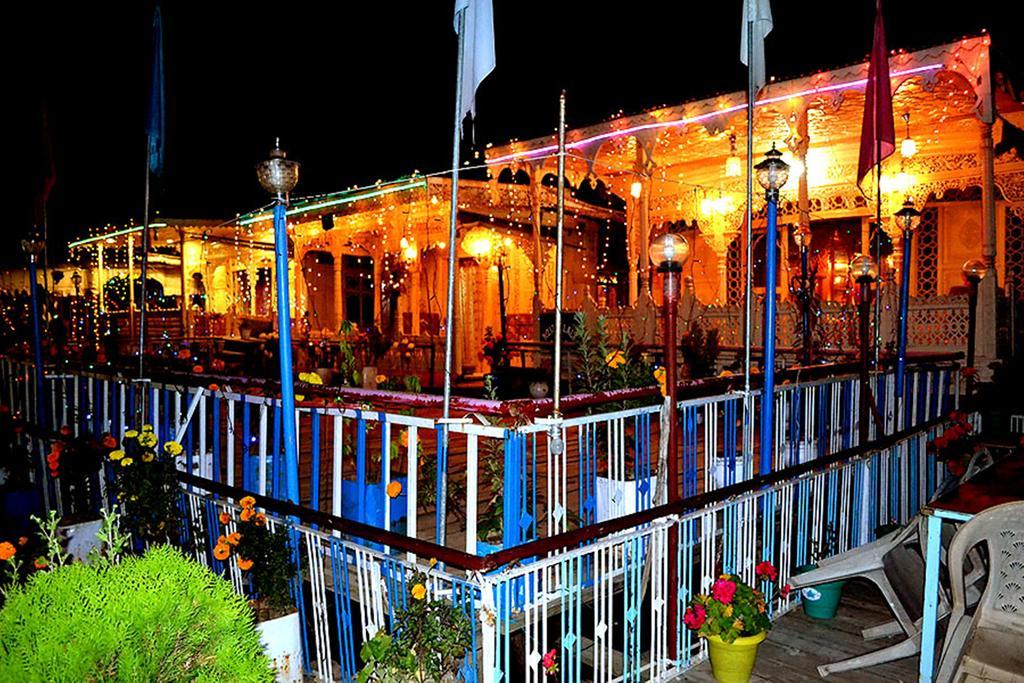 Aziz Palace Group Of Houseboats Srinagar  Exterior photo